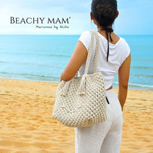 Load image into Gallery viewer, BEACHY MAM' -  MACRAME BAG - กระเป๋ามาคราเม่สีชมพู - กระเป๋าชายหาด - ทำมือ - Stand up