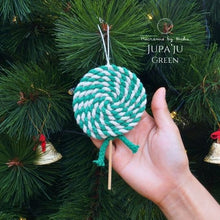 Load image into Gallery viewer, Christmas_Candies_green-_-_Christmas_decoration_made_in_Chiang_Rai_by_Akha_women_-_Thailand_-_Macrame_by_Nicha