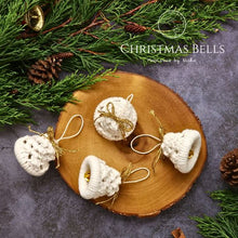 Load image into Gallery viewer, Christmas_bells_with_background_-_-_Christmas_ornaments_made_in_Chiang_Rai_-_Akha_Ma-De_-_Social_entreprise_-_Thailand_-_Macrame_by_Nicha