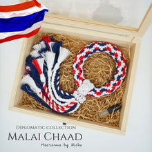 Load image into Gallery viewer, MALAI CHAAD - VIP MALAI - พวงมาลัยความบริสุทธิ์ - ของขวัญVIP - พวงมาลัยวันแม่ - พวงมาลัยทางการทูต box