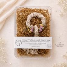 โหลดรูปภาพลงในเครื่องมือใช้ดูของ Gallery Malai Cuty - พวงมาลัยวันแม่สวยๆ - An handmade gift for Mother's Day in Thailand - Macrame by Nicha - Box