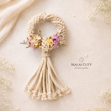 โหลดรูปภาพลงในเครื่องมือใช้ดูของ Gallery Malai Cuty - พวงมาลัยวันแม่สวยๆ - An handmade gift for Mother's Day in Thailand - Macrame by Nicha - Full Body