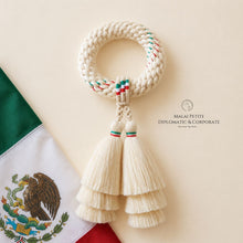 Load image into Gallery viewer, Malai Diplomatic and Corporate - Premium Gift - Made in Thailand - Mexico - Full Body
