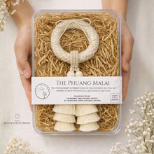 Load image into Gallery viewer, Malai Petite Purity - White - a Premium Gift - Macrame by Nicha - the Plastic box