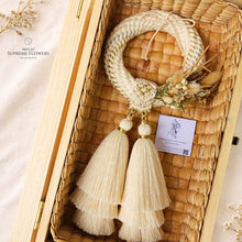 โหลดรูปภาพลงในเครื่องมือใช้ดูของ Gallery Malai Supreme Flowers - Box open - Client Gift - Macrame by Nicha