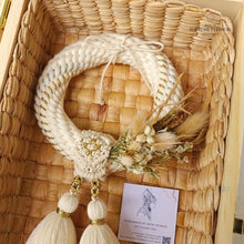 โหลดรูปภาพลงในเครื่องมือใช้ดูของ Gallery Malai Supreme Flowers - Box open Zoom In - Client Gift - Macrame by Nicha
