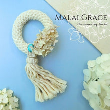 Load image into Gallery viewer, Phuang Malai - Macrame by Nicha - Malai Grace - พวงมาลัยแห่งความสง่างาม - ของขวัญ - พวงมาลัยกอด46 Products