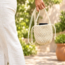 โหลดรูปภาพลงในเครื่องมือใช้ดูของ Gallery Pursy Macrame White bag - กระเป๋ามาคราเม่สีขาวสุดคลาสสิก - Macrame by Nicha - Behind