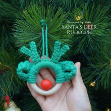 Load image into Gallery viewer, Santa_s_Deer_green_-_-_Christmas_decoration_made_in_Chiang_Rai_by_Akha_women_-_Thailand_-_Macrame_by_Nicha