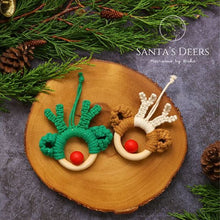 Load image into Gallery viewer, Santa_s_dears_with_background_-_-_Christmas_ornaments_made_in_Chiang_Rai_-_Akha_Ma-De_-_Social_entreprise_-_Thailand_-_Macrame_by_Nicha