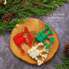 Load image into Gallery viewer, PLA-TA-PIAN CHRISTMAS - THAI TRADITIONAL FISH - CHRISTMAS ORNAMENTS