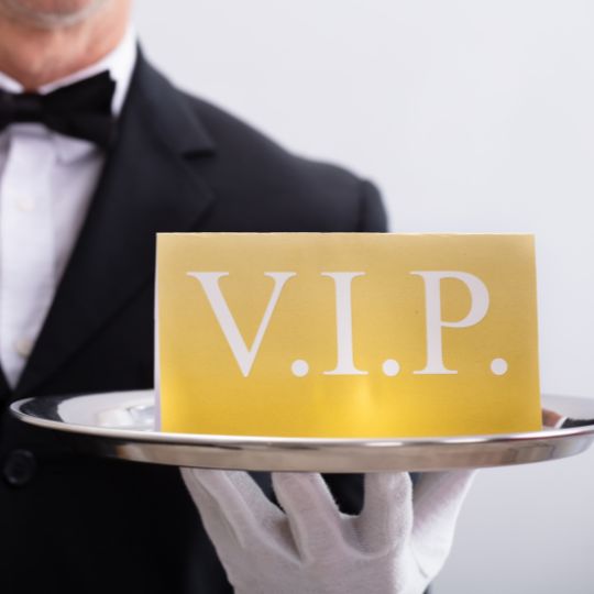 27 Top Luxury and High-End Corporate Gifts for VIPs: Exclusive Presents & Gift With Purchase