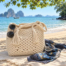 โหลดรูปภาพลงในเครื่องมือใช้ดูของ Gallery Beachy Mam' - กระเป๋ามาคราเม่ไปทะเล ใบใหญ่ใส่ได้ทุกอย่าง - Bag on the sand
