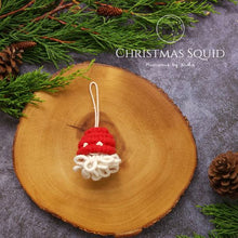 Load image into Gallery viewer, Christmas_Squid_with_background_-_-_Christmas_ornaments_made_in_Chiang_Rai_-_Akha_Ma-De_-_Social_entreprise_-_Thailand_-_Macrame_by_Nicha
