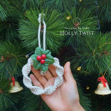 Load image into Gallery viewer, HOLLY TWIST - CHRISTMAS WREATH - CHRISTMAS ORNAMENTS
