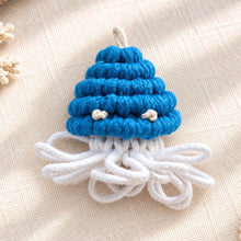 โหลดรูปภาพลงในเครื่องมือใช้ดูของ Gallery Jellyfish Blue Keychains - พวงกุญแจแมงกะพรุนสีน้ำเงิน - Full body - ของชำร่วยและของขวัญปีใหม่ - Corporate Gifts - Macrame by Nicha
