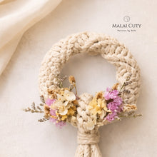 โหลดรูปภาพลงในเครื่องมือใช้ดูของ Gallery Malai Cuty - พวงมาลัยวันแม่สวยๆ -  An handmade gift for Mother's Day in Thailand - Macrame by Nicha - Head
