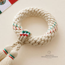 Load image into Gallery viewer, Malai Diplomatic and Corporate - Premium Gift - Made in Thailand - Mexico - Head
