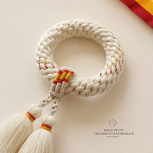 Load image into Gallery viewer, Malai Diplomatic and Corporate - Premium Gift - Made in Thailand - Spain - Head
