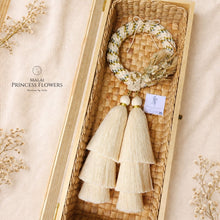 Load image into Gallery viewer, Malai Princess Flowers - Signature Collection - Premium Gifts - Box - Macrame by Nicha
