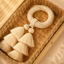 โหลดรูปภาพลงในเครื่องมือใช้ดูของ Gallery Malai Serenity - A Thai Diffuser - A Premium Gift - Macrame by Nicha - In Box
