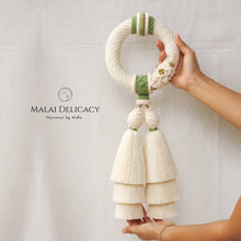 Load image into Gallery viewer, Malai Delicacy Green - Flower Garland  Macrame by Nicha- Full Body
