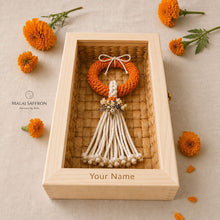 Load image into Gallery viewer, Malai Saffron - Wisdom and Inner Peace - Close box - Macrame by Nicha
