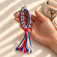 โหลดรูปภาพลงในเครื่องมือใช้ดูของ Gallery Muay Thai Mongkhon Thai Flag Keychains - พวงกุญแจมงคลมวยไทยสีธงชาติไทย - Hand - ของชำร่วยและของขวัญปีใหม่ - Corporate Gifts - Macrame by Nicha
