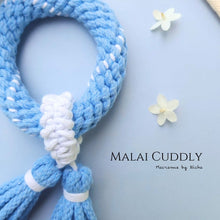 โหลดรูปภาพลงในเครื่องมือใช้ดูของ Gallery Phuang Malai - พวงมาลัยวันแม่ - Macrame by Nicha - Malai Cuddly - ของขวัญ - พวงมาลัยกอด3
