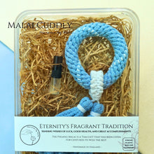 Load image into Gallery viewer, Phuang Malai - พวงมาลัยวันแม่ - Macrame by Nicha - Malai Cuddly - ของขวัญ - พวงมาลัยกอด5
