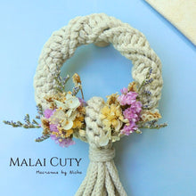 โหลดรูปภาพลงในเครื่องมือใช้ดูของ Gallery Macrame by Nicha - Phuang Malai Thailand - MALAI CUTY – พวงมาลัยคิวตี้  - พวงมาลัยวันแม่ - ของขวัญ3
