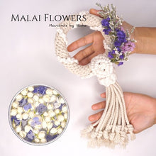 Load image into Gallery viewer, Macrame by Nicha - Phuang Malai Thailand - MALAI FLOWERS – พวงมาลัยด้วยช่อดอกไม้ - พวงมาลัยวันแม่ - งานแต่งงาน – ของขวัญ3
