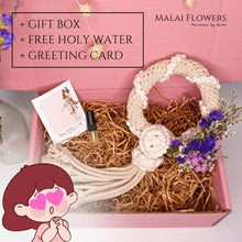 Load image into Gallery viewer, Macrame by Nicha - Phuang Malai Thailand - MALAI FLOWERS – พวงมาลัยด้วยช่อดอกไม้ - พวงมาลัยวันแม่ - งานแต่งงาน – ของขวัญ4
