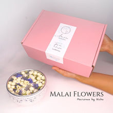 Load image into Gallery viewer, Macrame by Nicha - Phuang Malai Thailand - MALAI FLOWERS – พวงมาลัยด้วยช่อดอกไม้ - พวงมาลัยวันแม่ - งานแต่งงาน – ของขวัญ6
