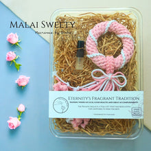 Load image into Gallery viewer, Phuang Malai - Macrame by Nicha - Malai Sweety - ของขวัญ - พวงมาลัยวันแม่24
