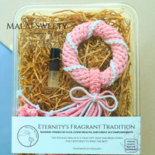 Load image into Gallery viewer, Phuang Malai - Macrame by Nicha - Malai Sweety - ของขวัญ - พวงมาลัยวันแม่25
