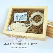 Load image into Gallery viewer, Phuang Malai 2023 - VIP Gifts GWP - Macrame by Nicha - Malai Purity-  พวงมาลัยความบริสุทธิ์ - ของขวัญ VIP -พวงมาลัย - New packagingวันแม่  15
