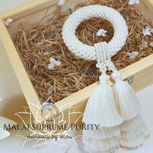 Load image into Gallery viewer, Phuang Malai 2023 - VIP Gifts GWP - Macrame by Nicha - Malai Purity-  พวงมาลัยความบริสุทธิ์ - ของขวัญ VIP -พวงมาลัยวันแม่  on Box
