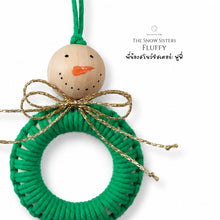 โหลดรูปภาพลงในเครื่องมือใช้ดูของ Gallery Snowman Daughter Green - Christmas ornaments Thailand - Macrame by Nicha - Zoom In

