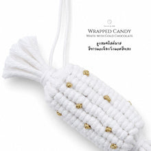 โหลดรูปภาพลงในเครื่องมือใช้ดูของ Gallery Wrapped Candy White and Gold chocolate - Christmas ornaments Thailand - Macrame by Nicha - Zoom In

