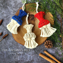 Load image into Gallery viewer, WHOLESALE ONLY - THE DWARVES BRO&#39; - SANTA&#39;S DWARF - CHRISTMAS DECORATIONS - MOQ 50 pieces

