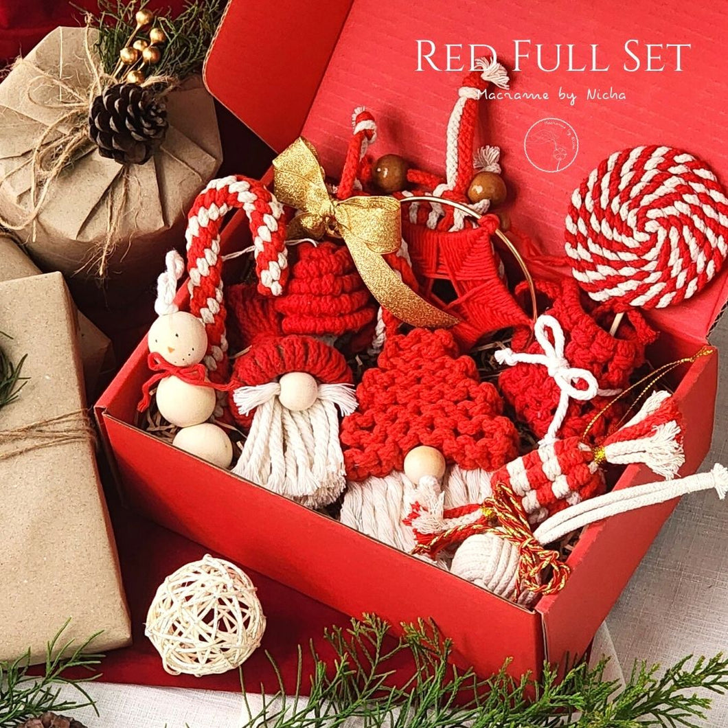 CHRISTMAS DECORATIONS - ของตกแต่งคริสต์มาสธีมสีแดง - RED SET - 12 ชิ้น\