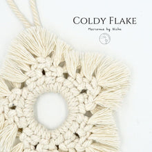 Load image into Gallery viewer, Coldy Flake -หิมะคริสต์มาส - ของตกแต่งคริสต์มาส - Macrame by Nicha - Christmas decoration2
