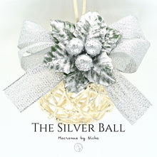 Load image into Gallery viewer, THE SILVER CHRISTMAS BALL - ลูกบอลคริสต์มาสสีเงิน - ของตกแต่งคริสต์มาส - Christmas Baubles -  Macrame by Nicha 2
